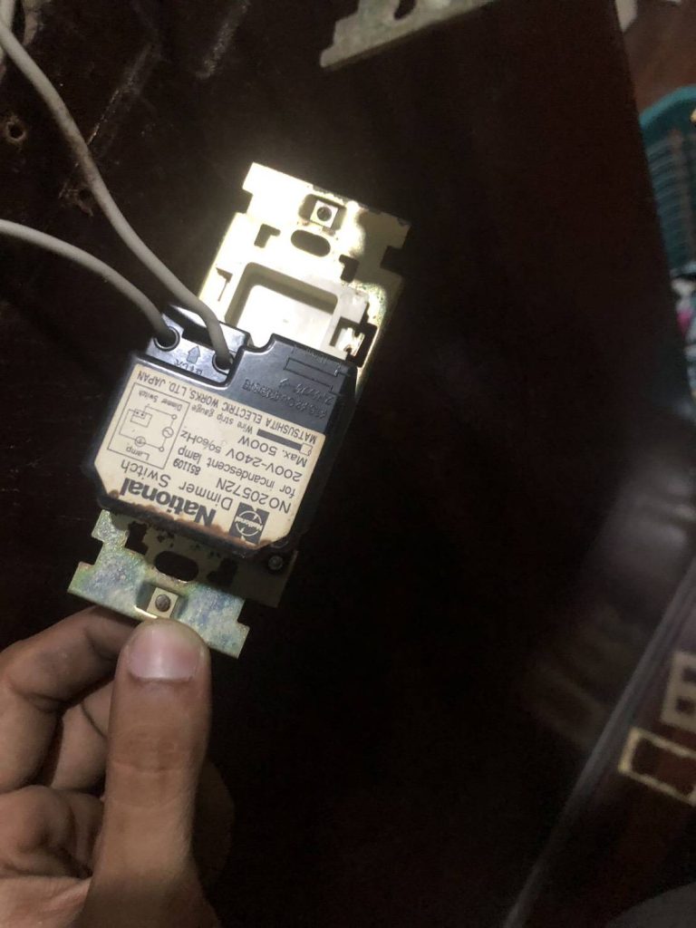 เบรกเกอร์ (Circuit Breaker)