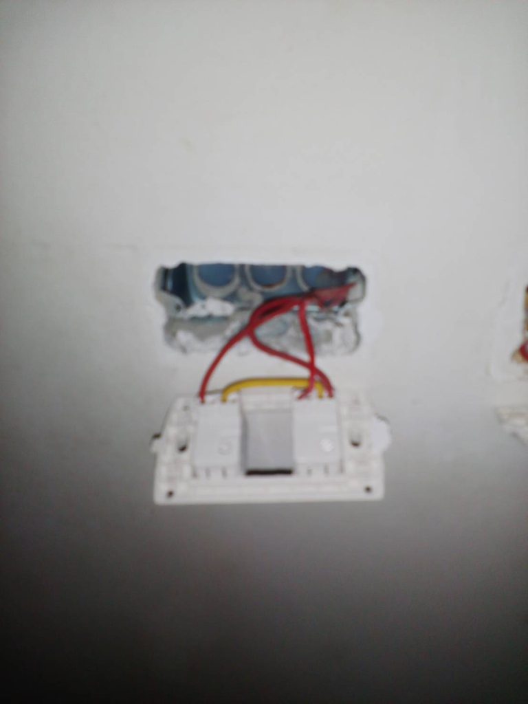 รื้อปลั๊กเช็กสายไฟ