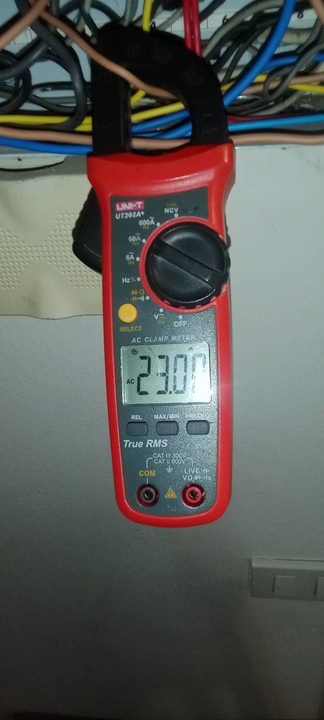 วัดไฟโดยclamp meter