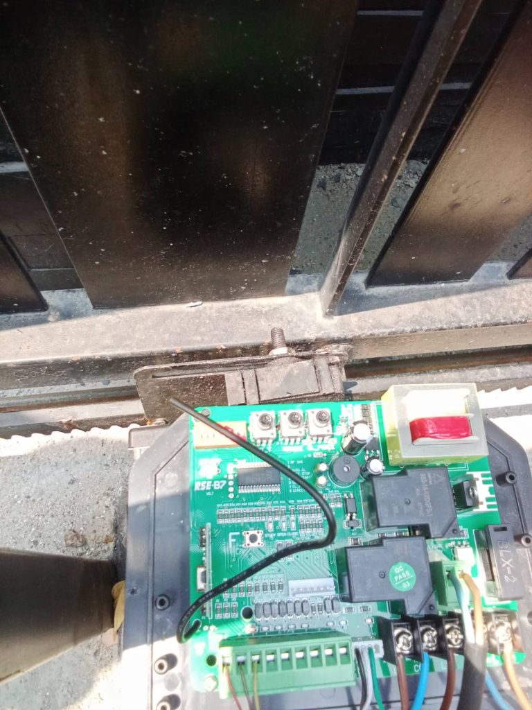 แผงวงจรรั้วไฟฟ้า