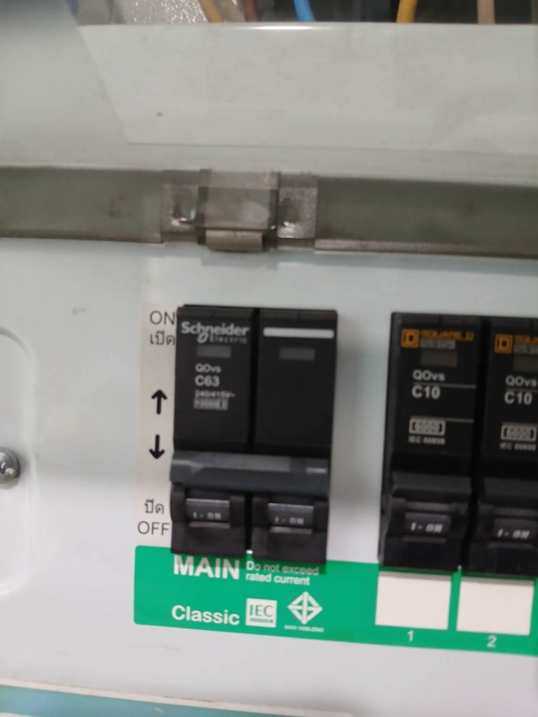 เมนเบรกเกอร์ในตู้คอนซูมเมอร์