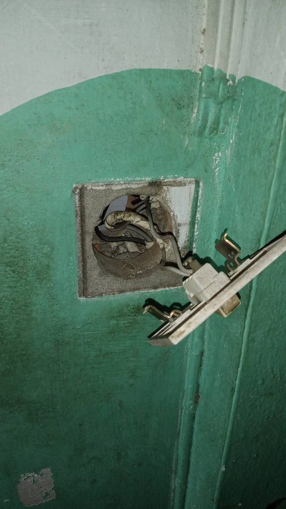 รื้อสวิตช์เช็กสายไฟ