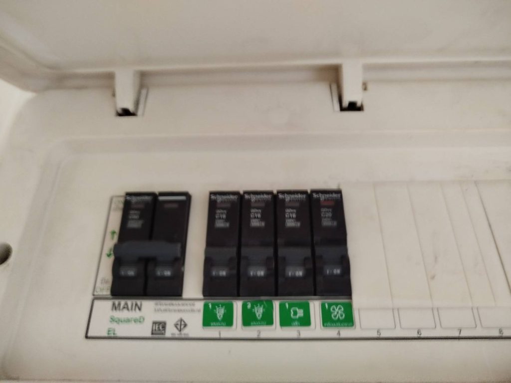 เบรกเกอร์กันดูด