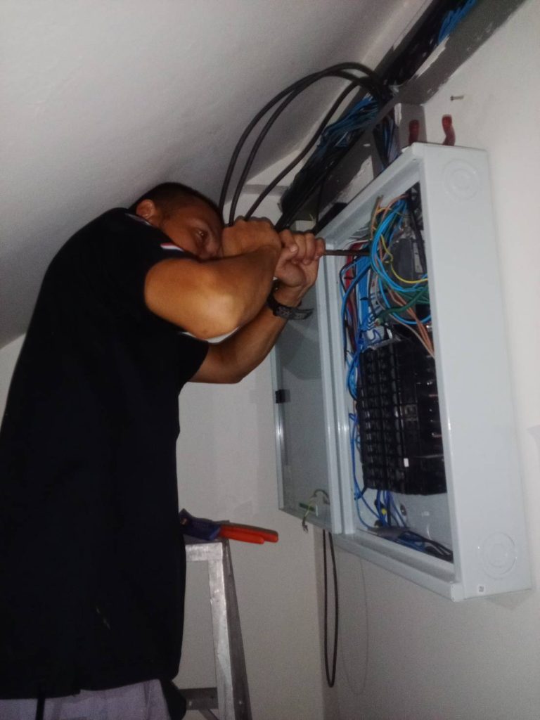 ซ่อมไฟหน้าตู้