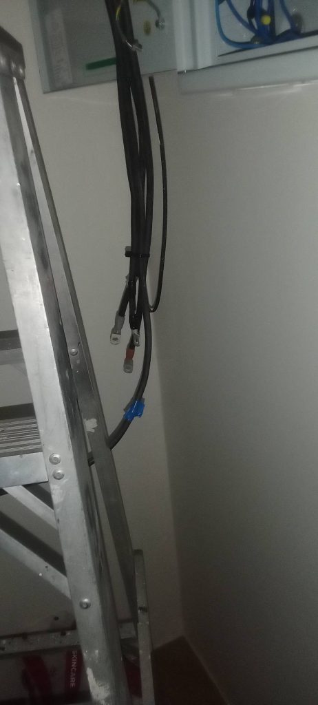 สายไฟรอติดตั้งเข้าตู้โหลด