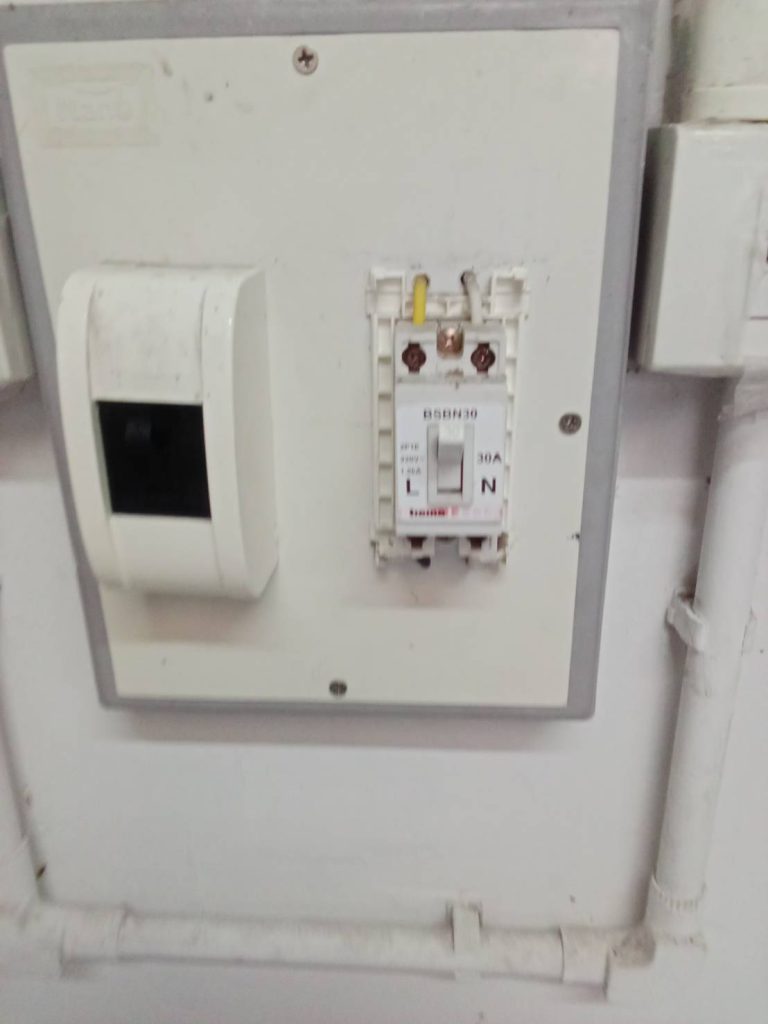 เบรกเกอร์