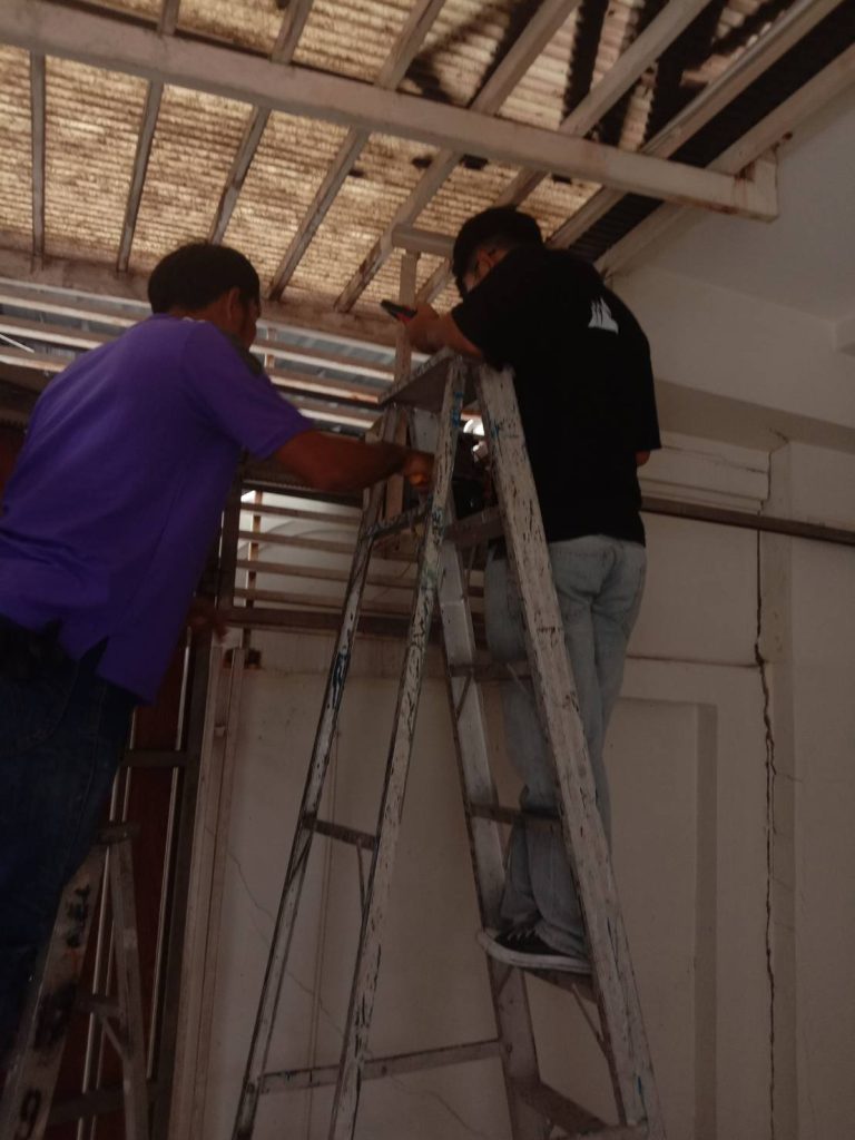 ปีนบันไดเช็กมอเตอร์ประตู