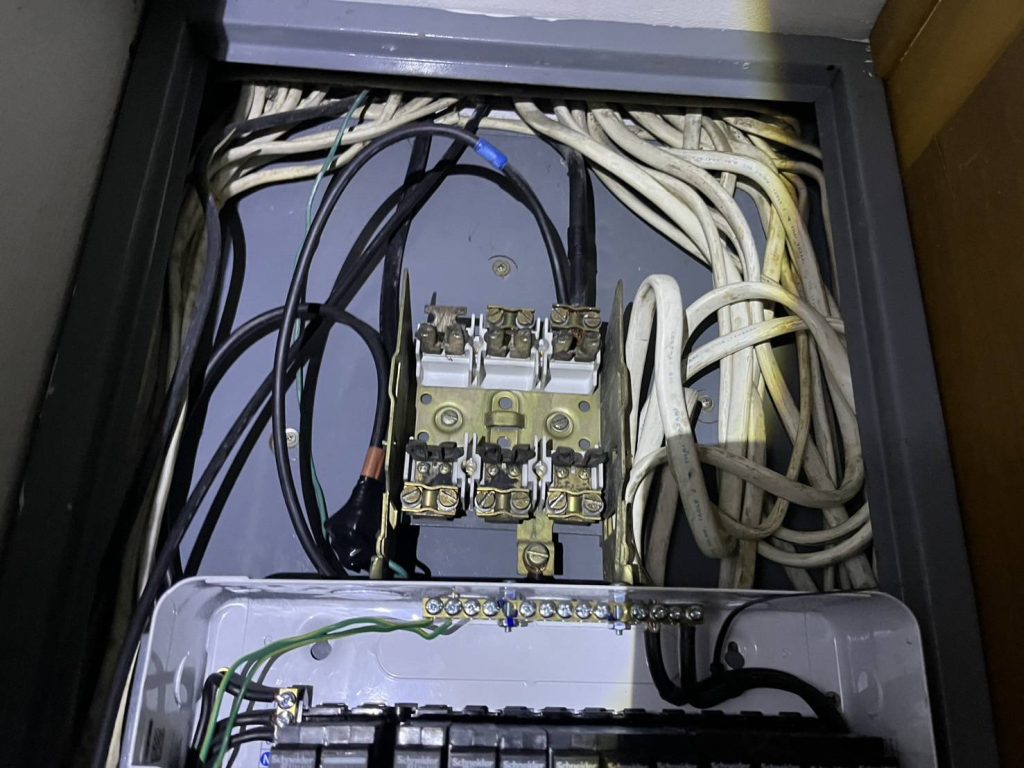 จุดต่อสายเมน