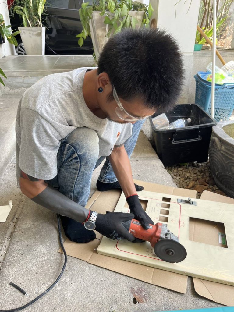 เจาะฝาตู้โหลด