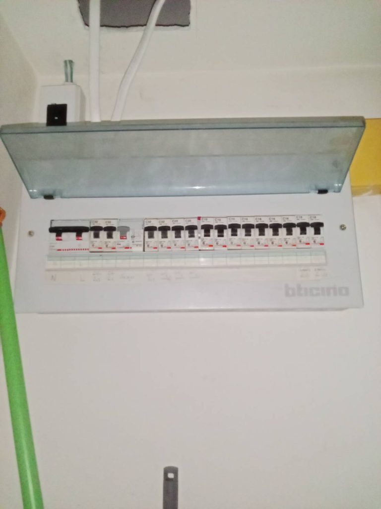 ตู้คอนซูมเมอร์