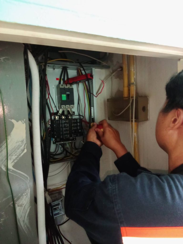 ตรวจเช็กตู้โหลดเซ็นเตอร์