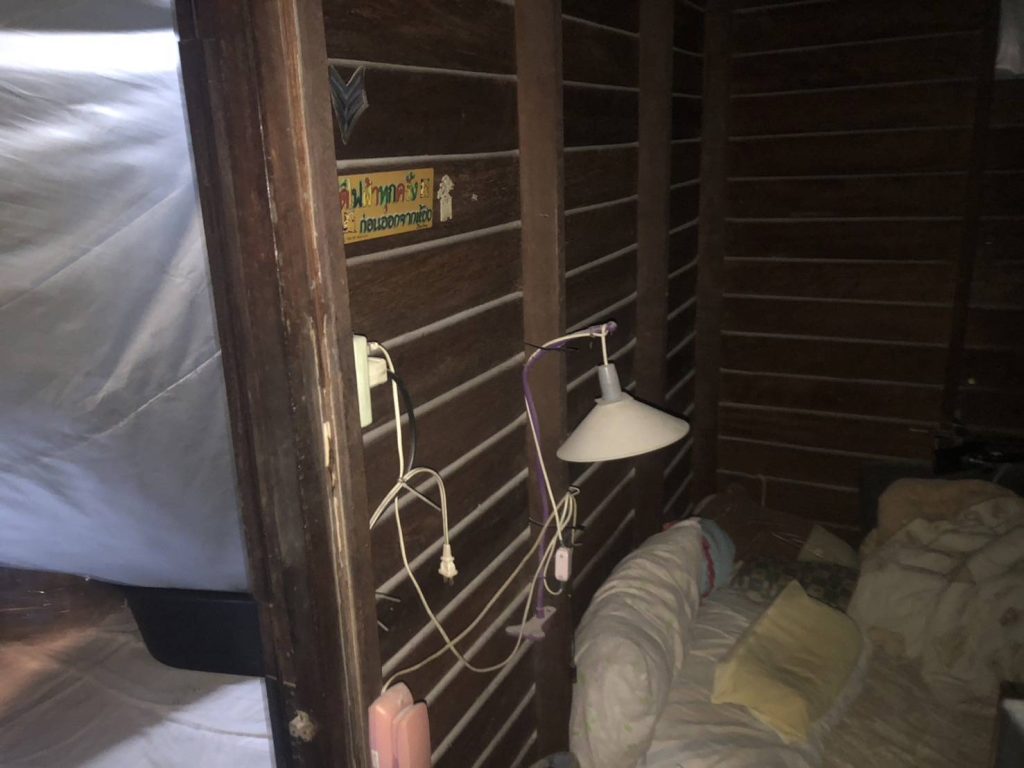 ปลั๊กไฟและโคมไฟ