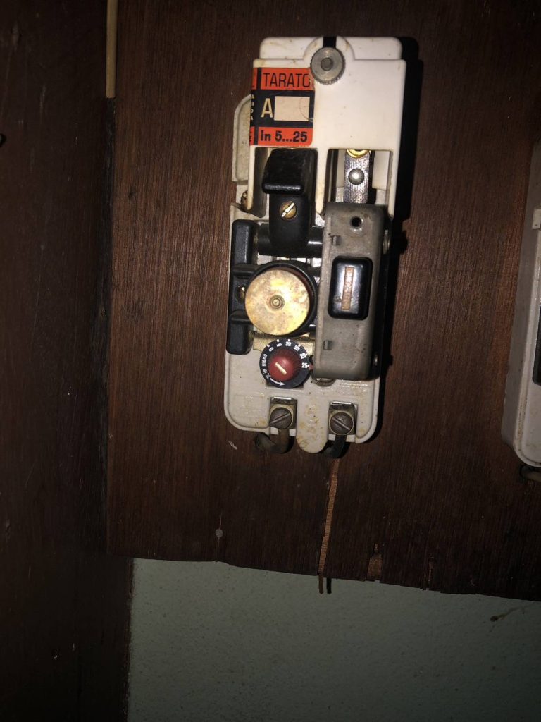 เบรกเกอร์ปรับกระแสได้ TARATO รุ่นเก่า