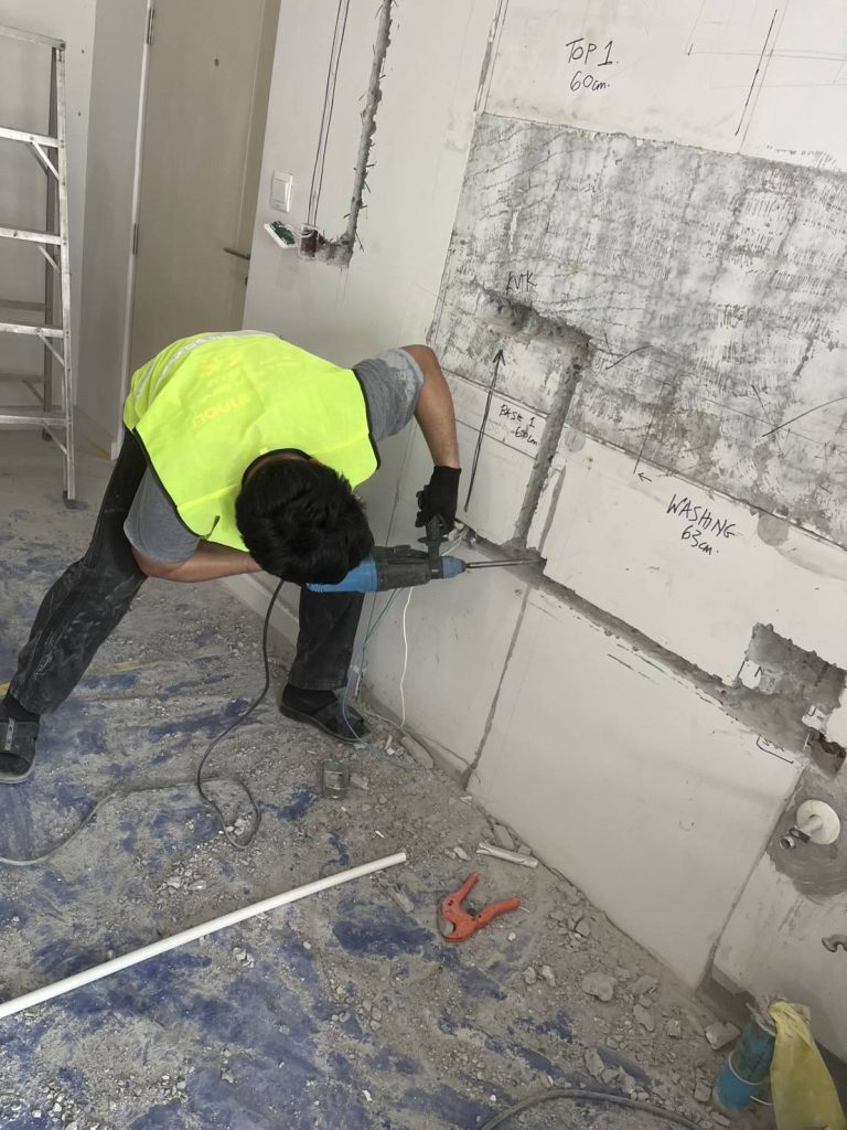 กรีดผนังฝังท่อสายไฟ