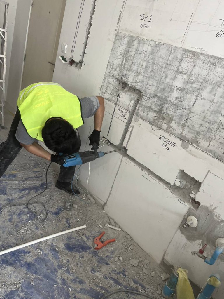 กรีดผนังฝังท่อสายไฟ