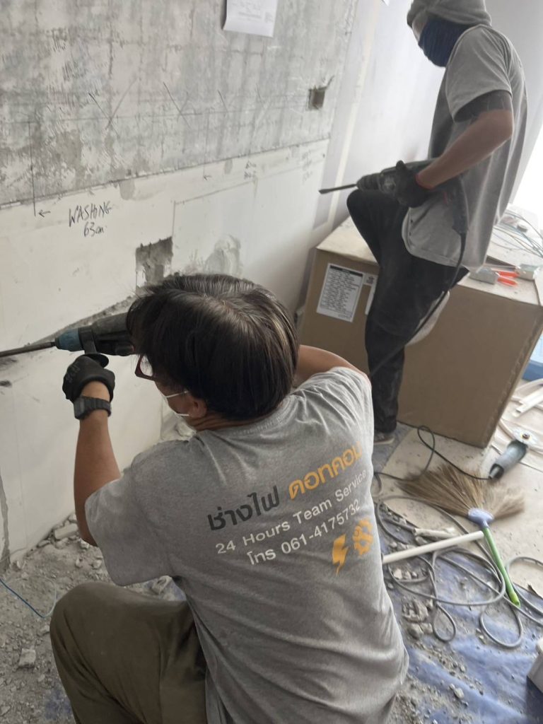 กรีดผนังฝังท่อสายไฟ