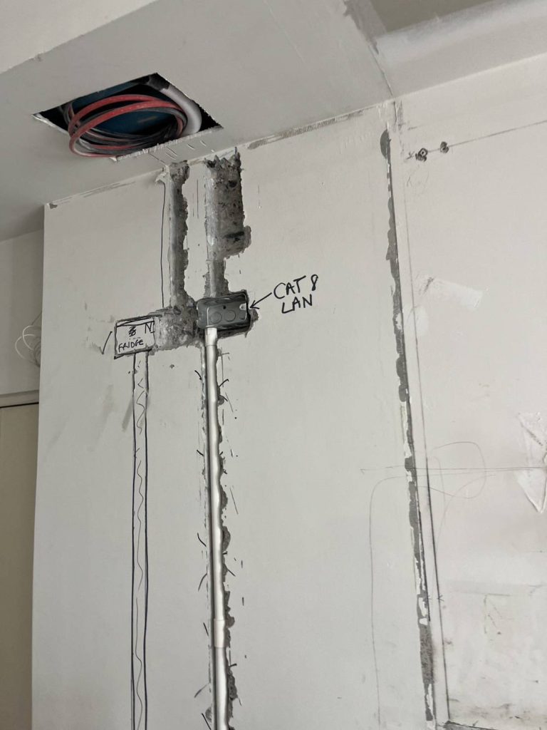 กรีดผนังฝังท่อสายlan