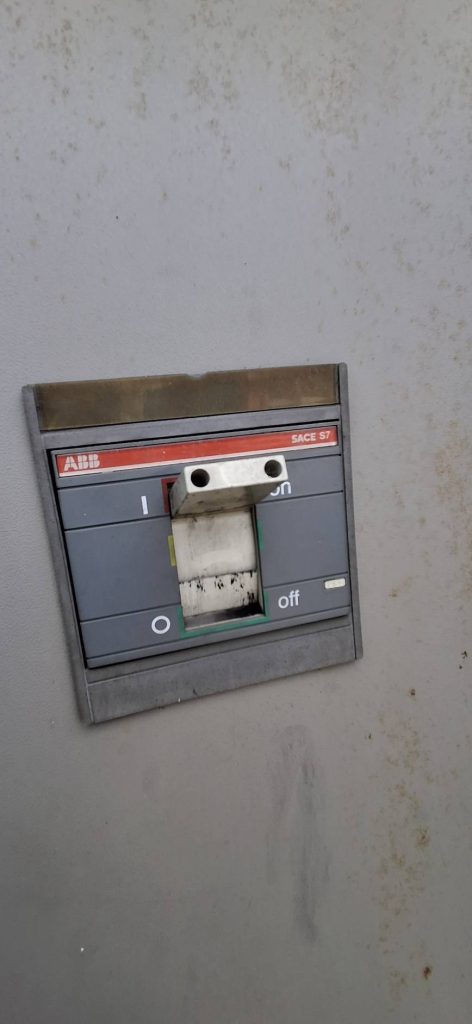 เมนเบรกเกอร์