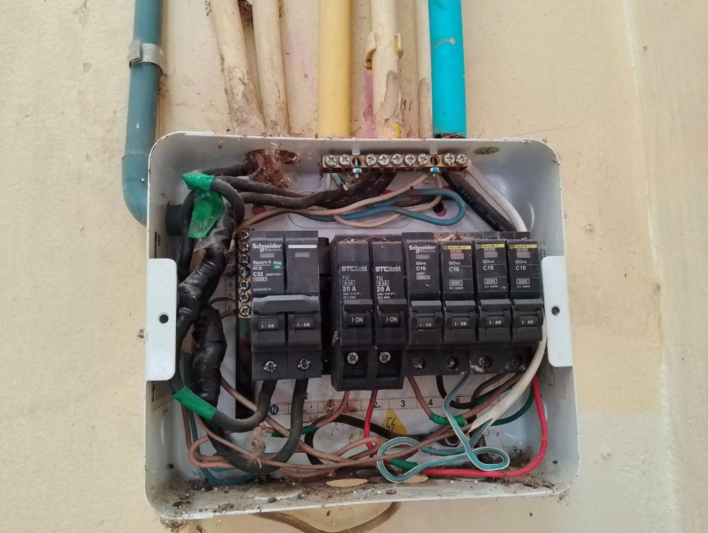 ตู้คอนซูมเมอร์