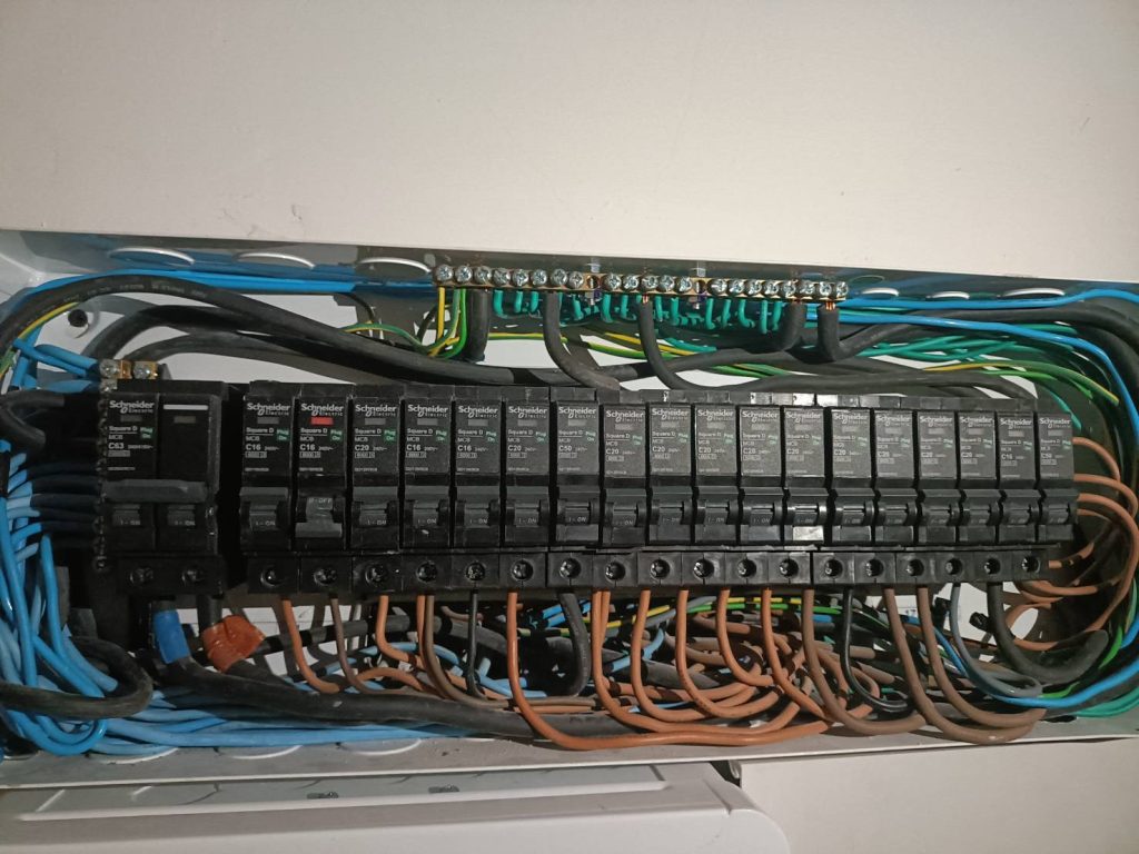 ตู้คอนซูมเมอร์