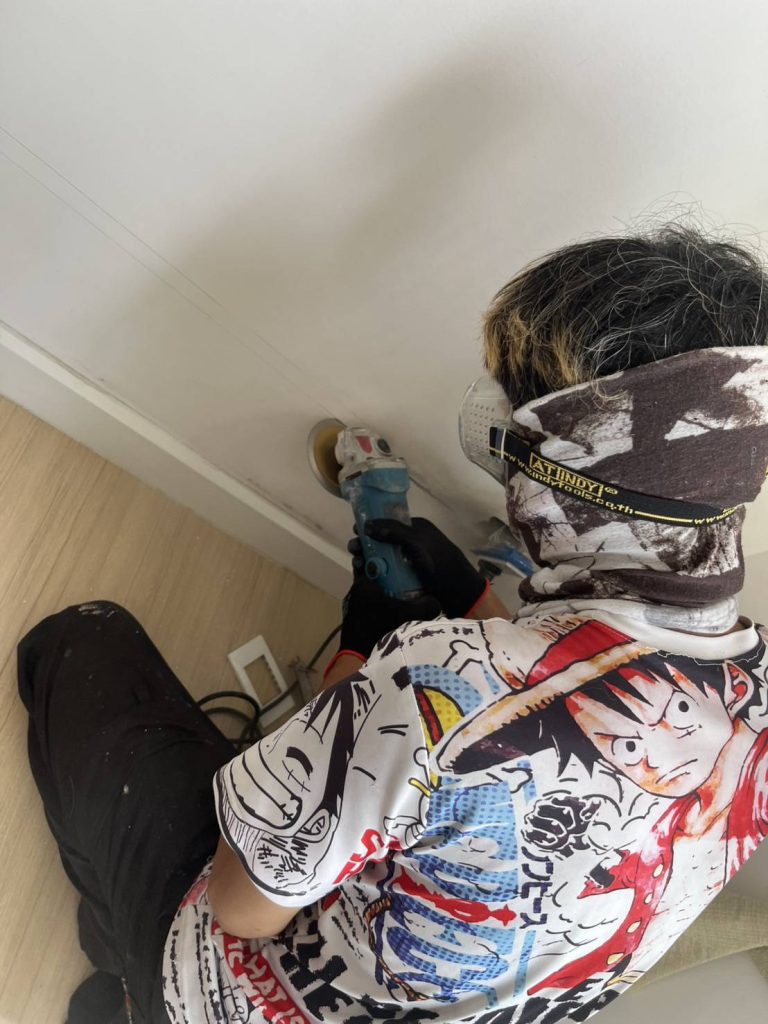 กรีดปูนฝังท่อสายไฟ