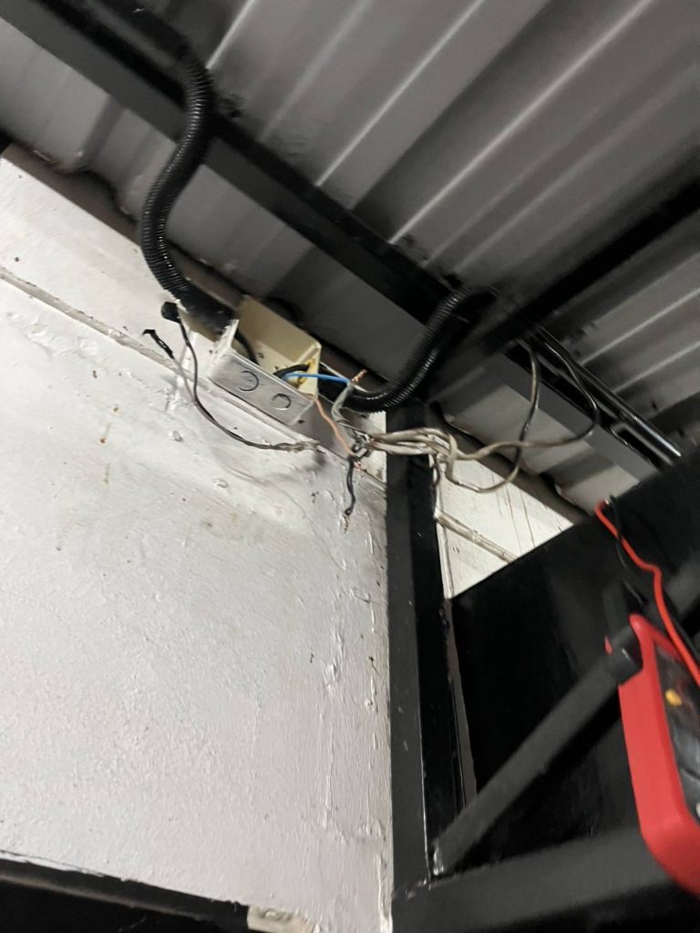 กล่องพักสายไฟ