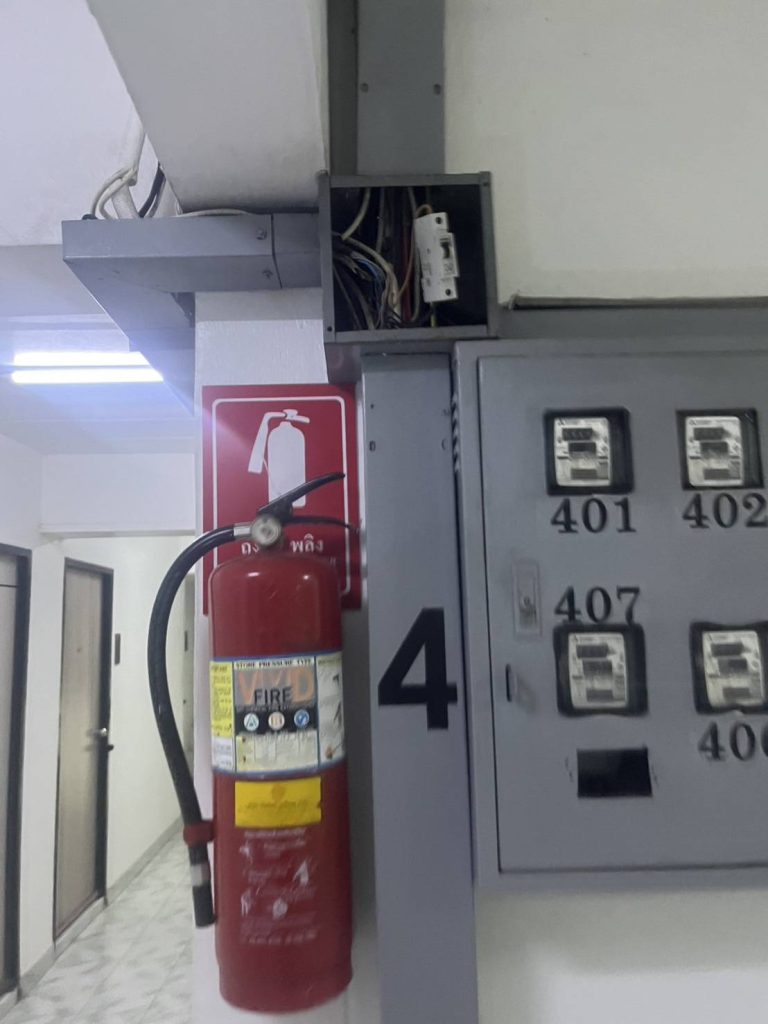 กล่องพักสายและมิเตอร์ไฟฟ้า