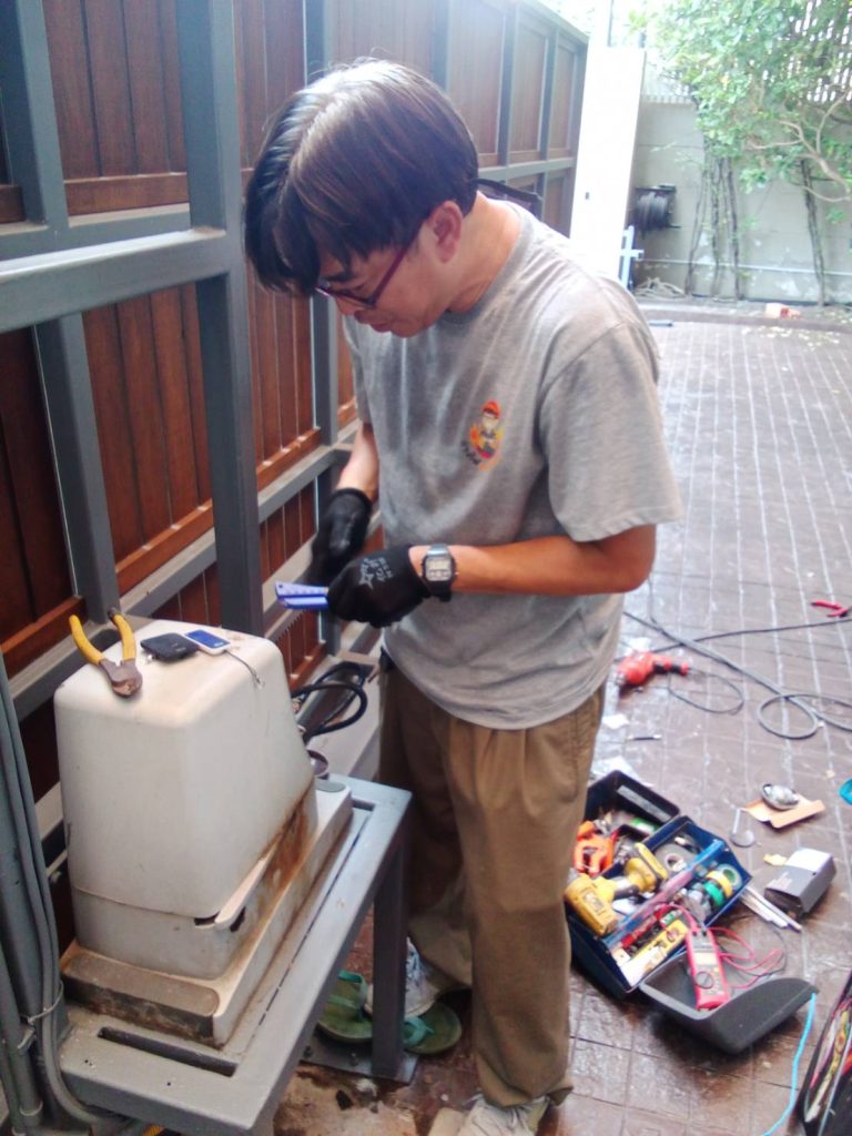 ซ่อมมอเตอร์ประตูรีโมท