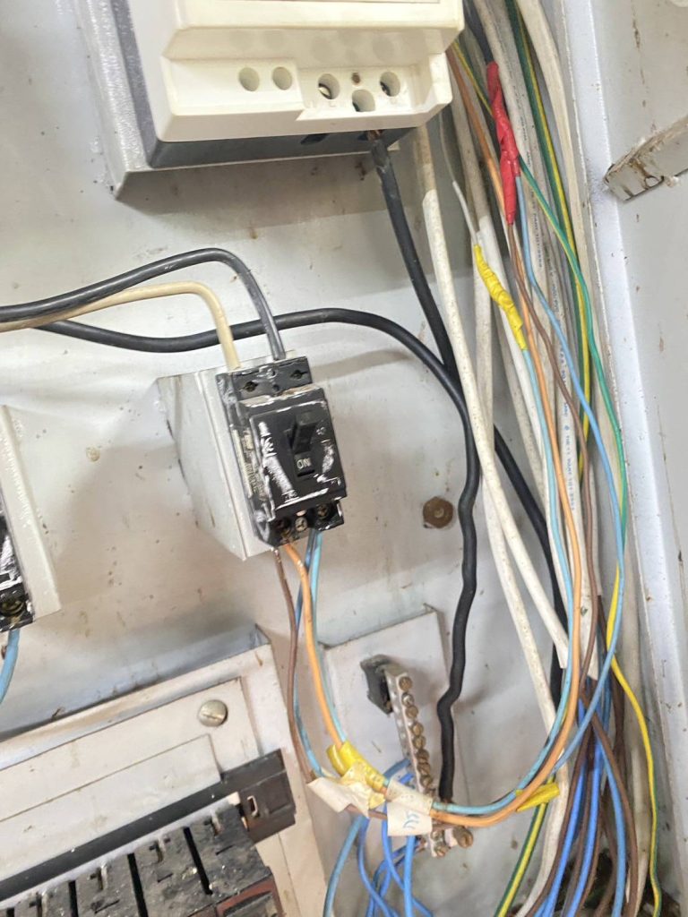 เบรกเกอร์