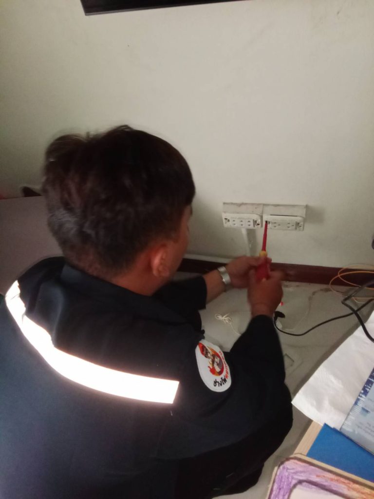 เช็กปลั๊กไฟ