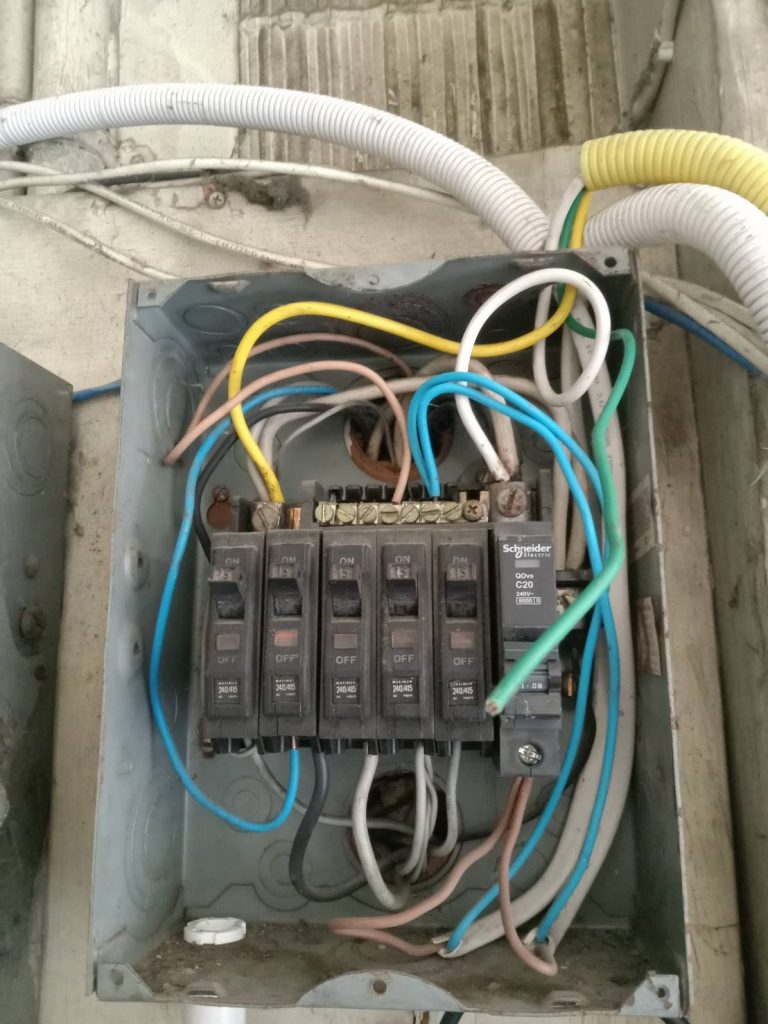 ตู้คอนซูมเมอร์