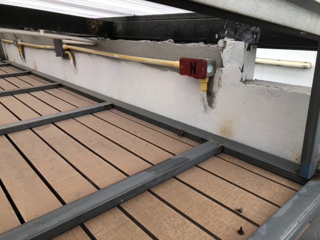 แนวสายไฟและกล่องพักสาย