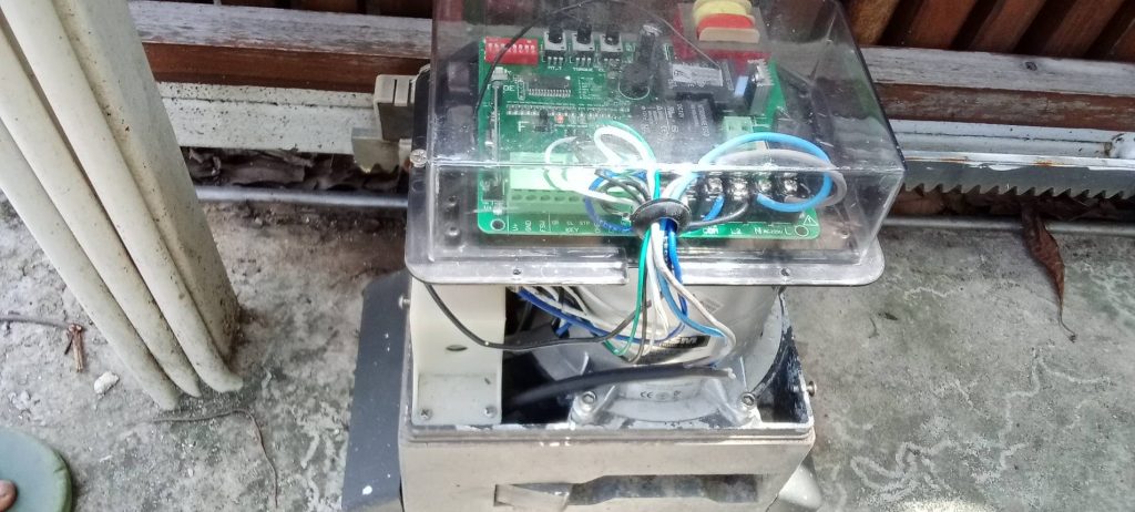 ติดตั้งมอเตอร์ประตูรีโมท