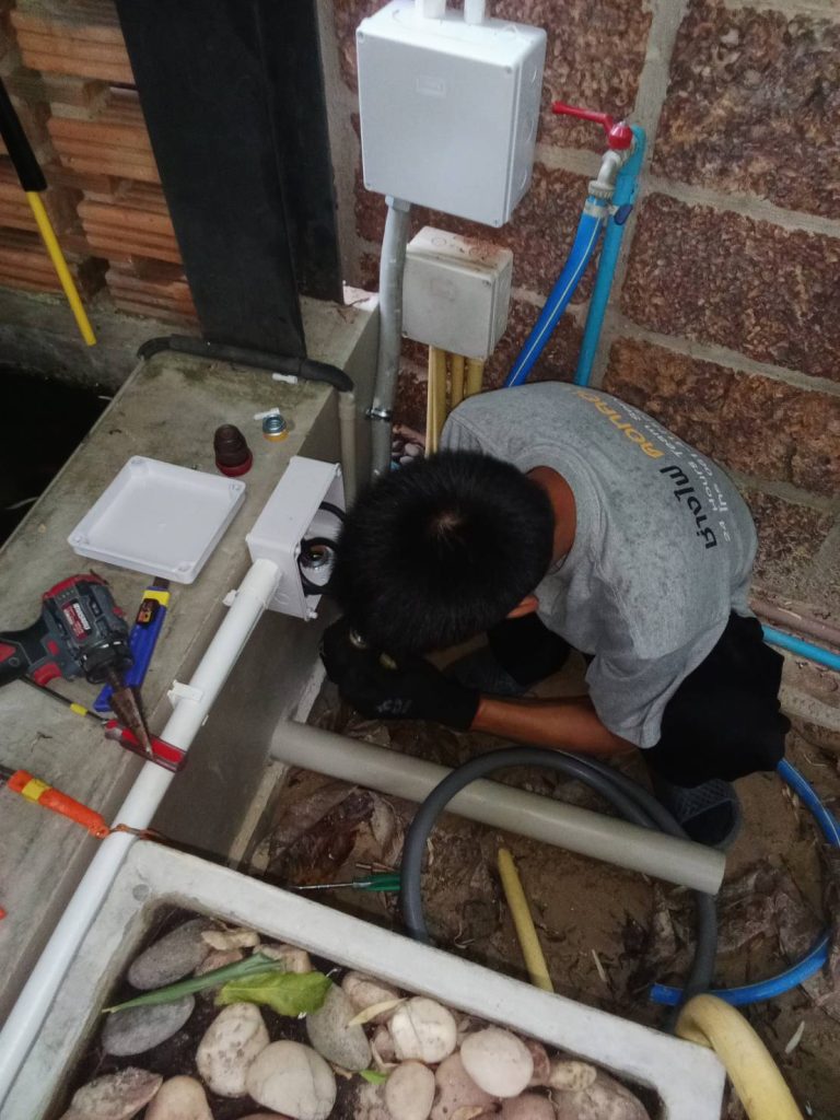 เดินท่อร้อยสายไฟ