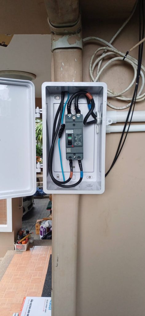 เบรกเกอร์ในกล่องกันน้ำ