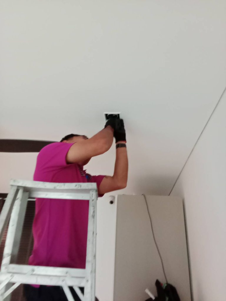 ตรวจเช็กดาวน์ไลท์