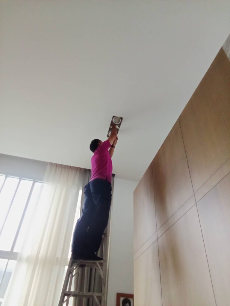 ตรวจเช็กดาวน์ไลท์