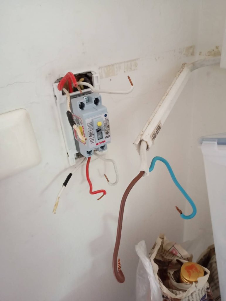 ติดตั้งเบรกเกอร์