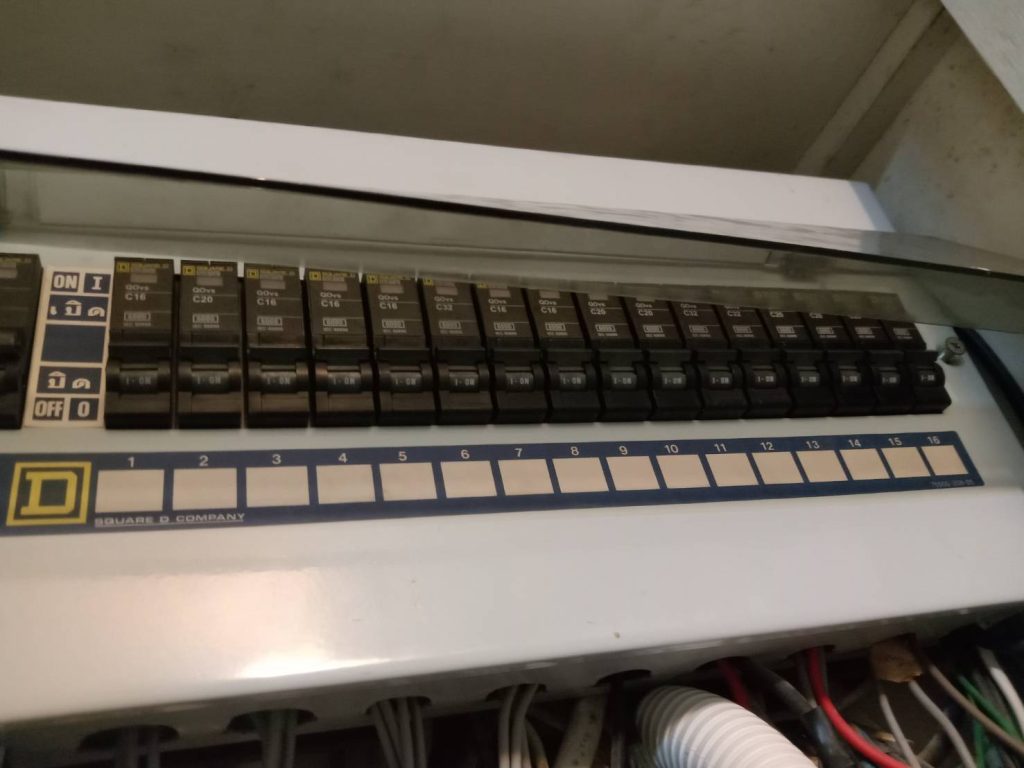 เบรกเกอร์ในตู้คอนซูมเมอร์