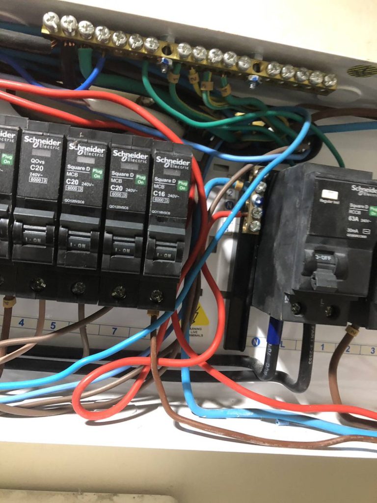 ตู้คอนซูมเมอร์ยูนิต