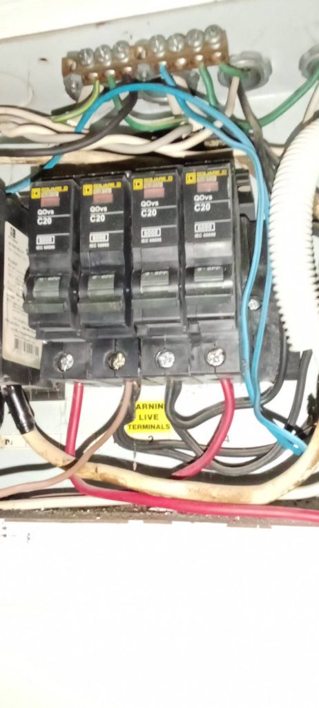 เบรกเกอร์ในตู้คอนซูมเมอร์