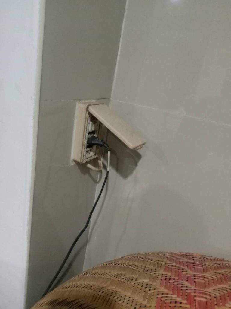 ตรวจเช็กปลั๊กไฟ