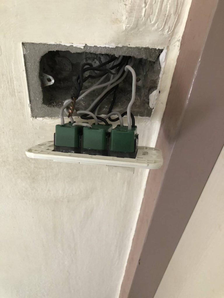 ติดตั้งสวิตซ์ไฟ