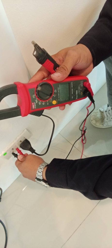 ตรวจเช็คปลั๊กไฟ