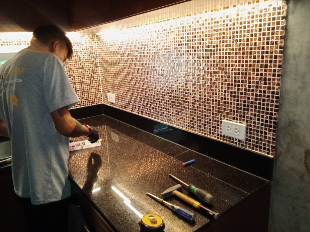 ติดตั้งปลั๊กไฟ