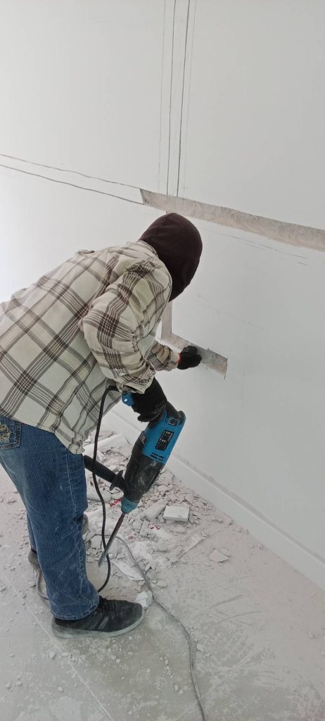 กรีดปูนฝังสายไฟ