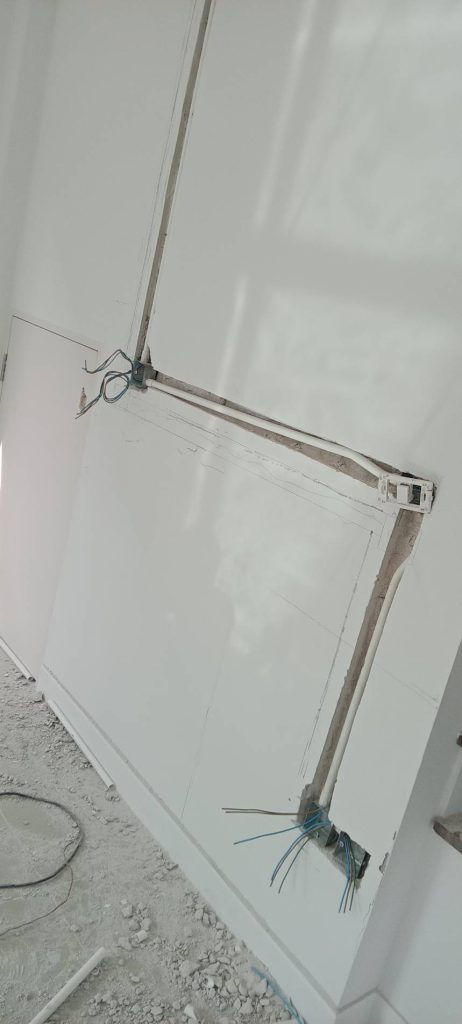 กรีดผนังฝังระบบไฟฟ้า