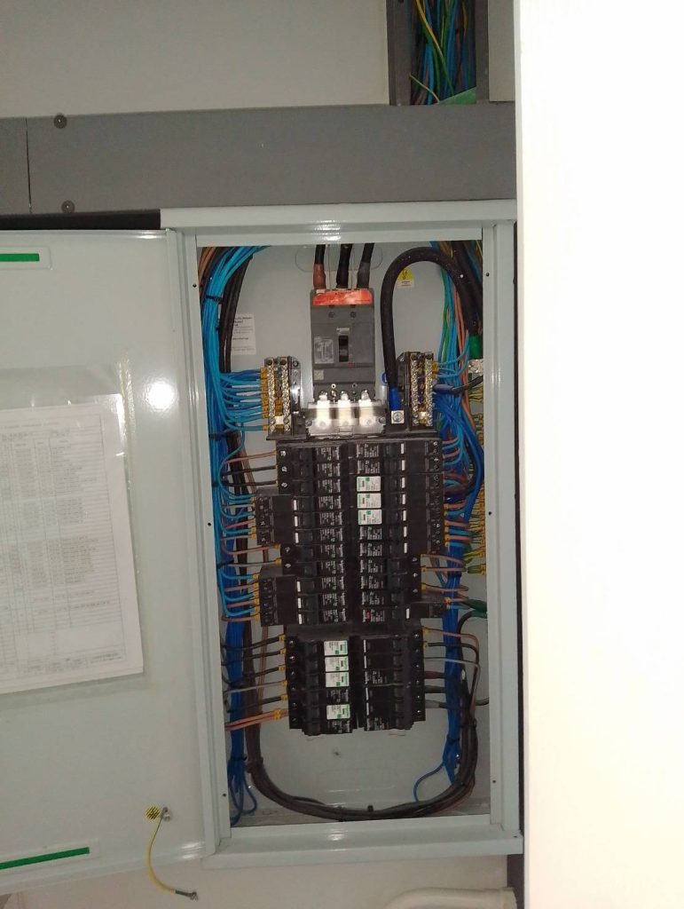 ติดตั้งตู้โหลดเซ็นเตอร์ใหม่