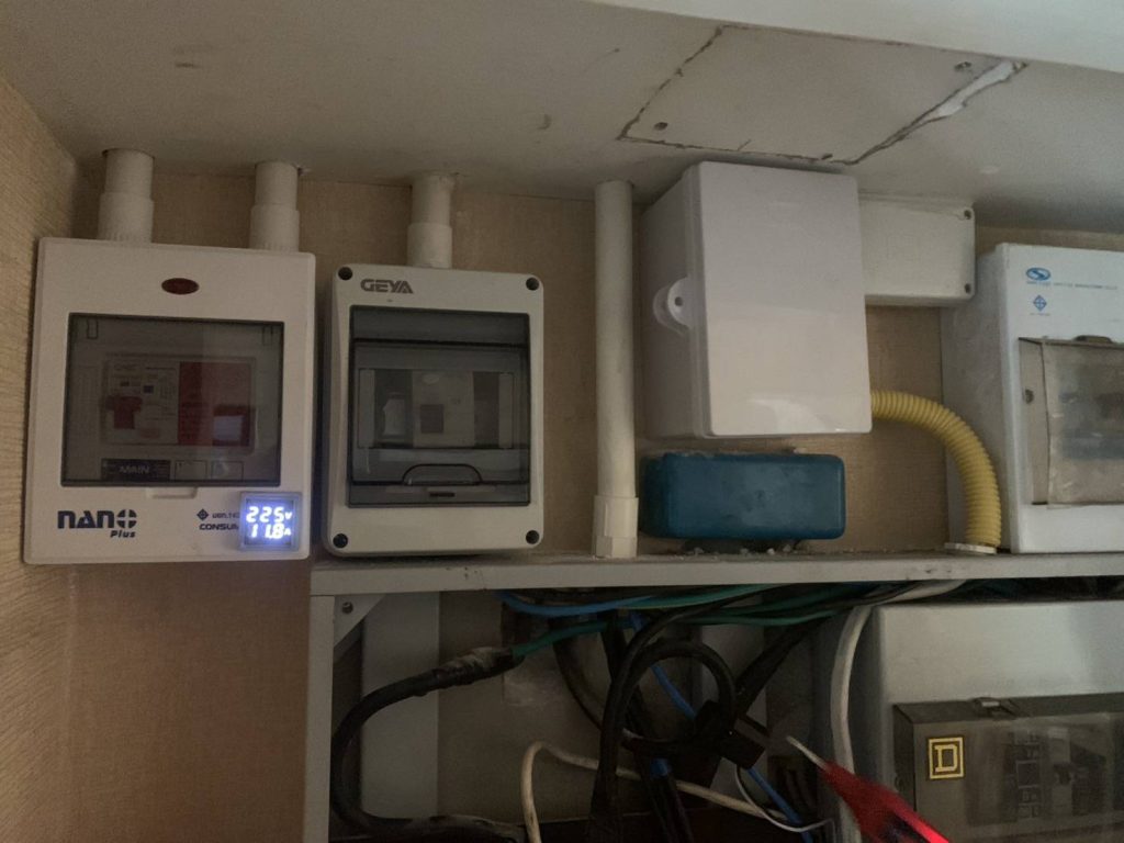 แผงควบคุมไฟฟ้า