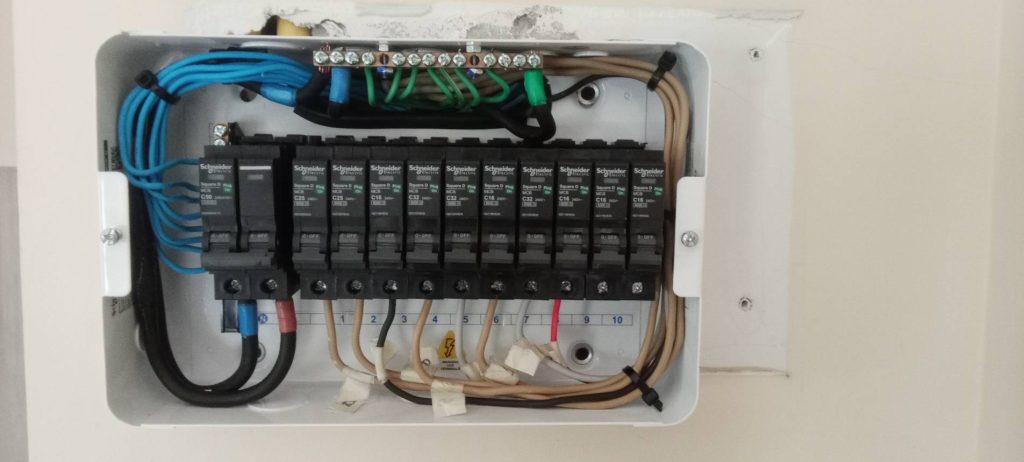 ตู้คอนซูมเมอร์